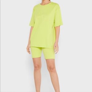 PETITE OSIZE SHIRT CYCLING
SHORT SET
Lime